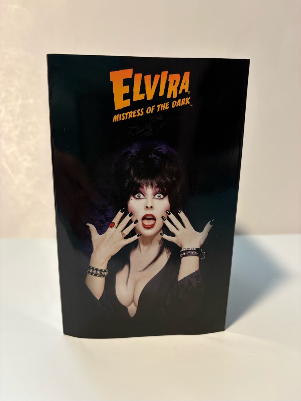 NEW Department 56 Elvira Mistress of the Dark Village, Elvira On Set (6009787) - Picture 6 of 7